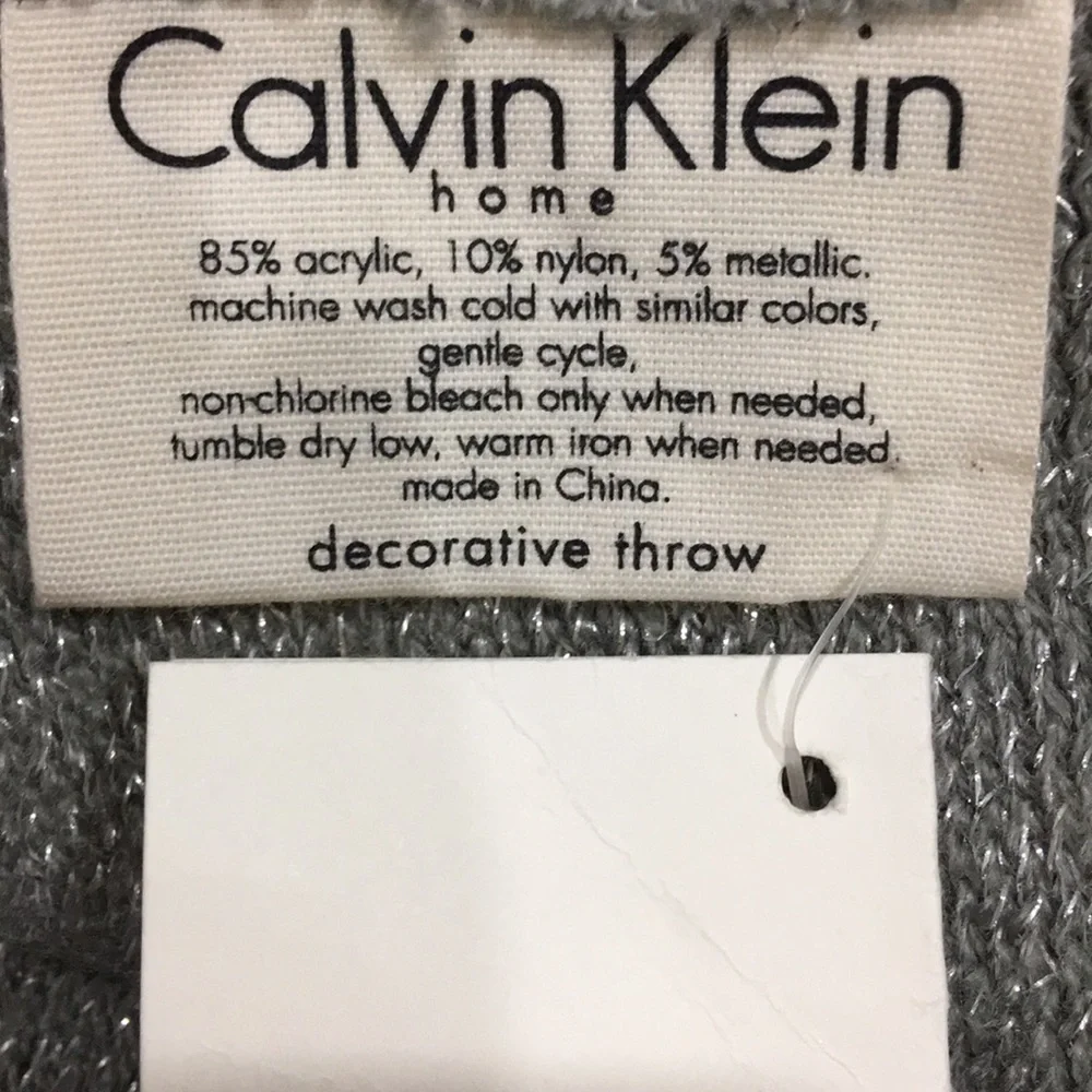 💚 CALVIN KLEIN 💚 COLLECTION LUXURY ULTRA RARE HARD TO FIND BEAUTIFUL BLANKET .